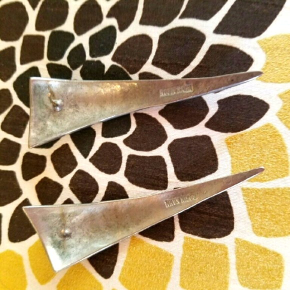 Robin Kahn Vintage Shard Pewter Earrings - Picture 4 of 10